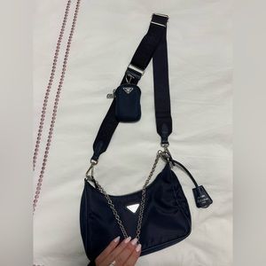 Authentic Prada Re-edition 2005 Nylon Bag in Navy Blue